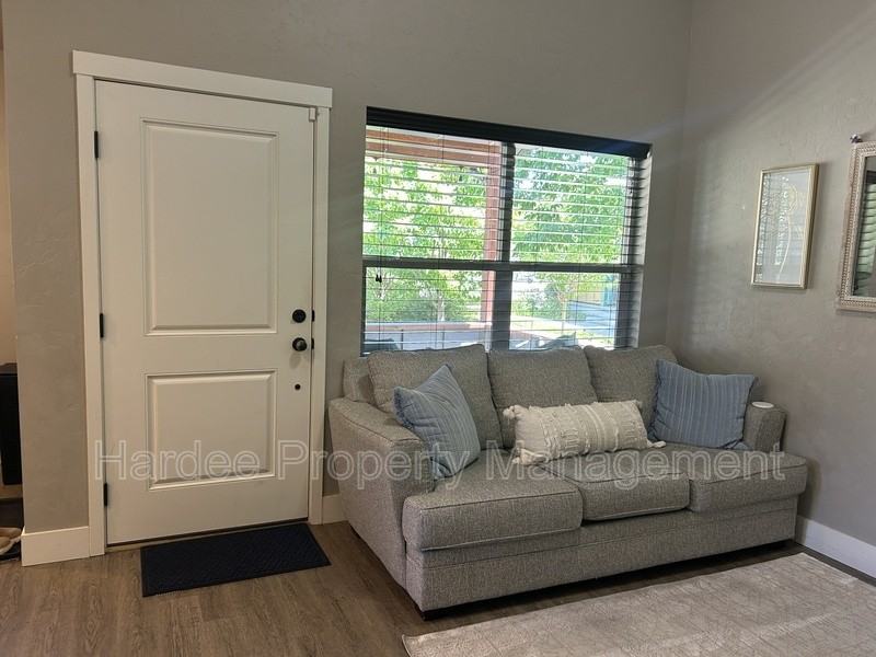 4315 N Adams St - Photo 6 of 14