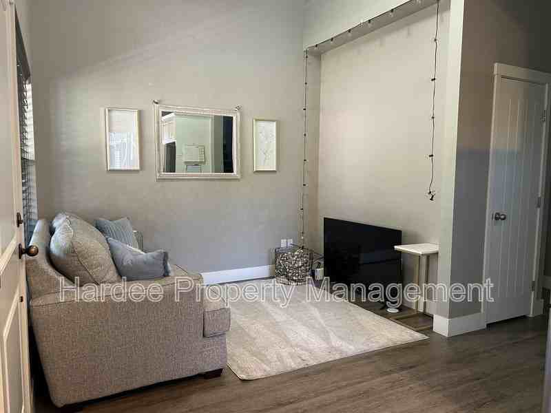 4315 N Adams St - Photo 7 of 14