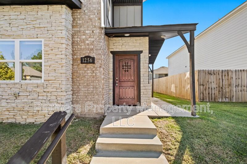 1258 N Sicily Ln - Photo 3 of 30