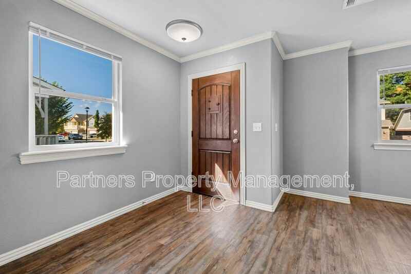 1258 N Sicily Ln - Photo 4 of 30