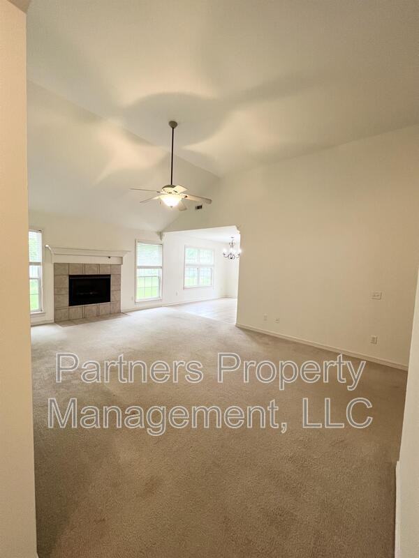 1257 Fox Run Ln - Photo 2 of 17
