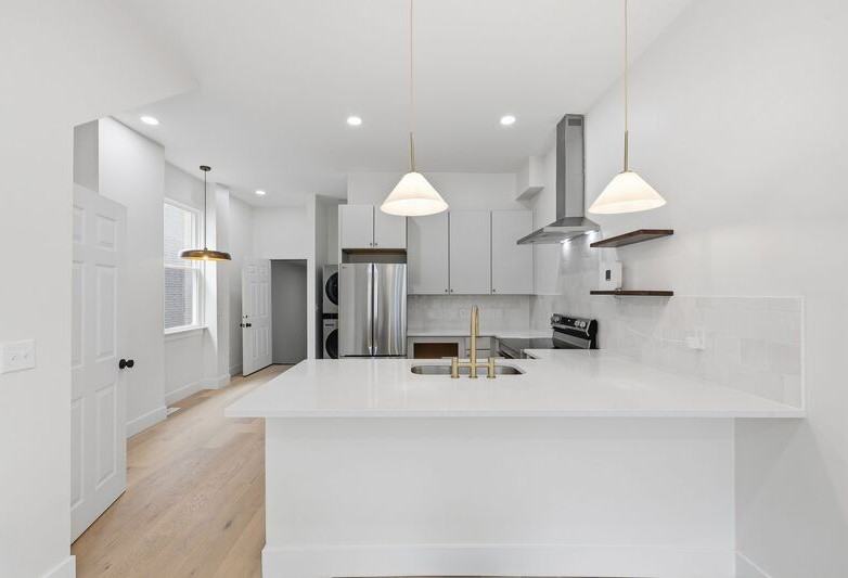 834 Oak St - Photo 3 of 17