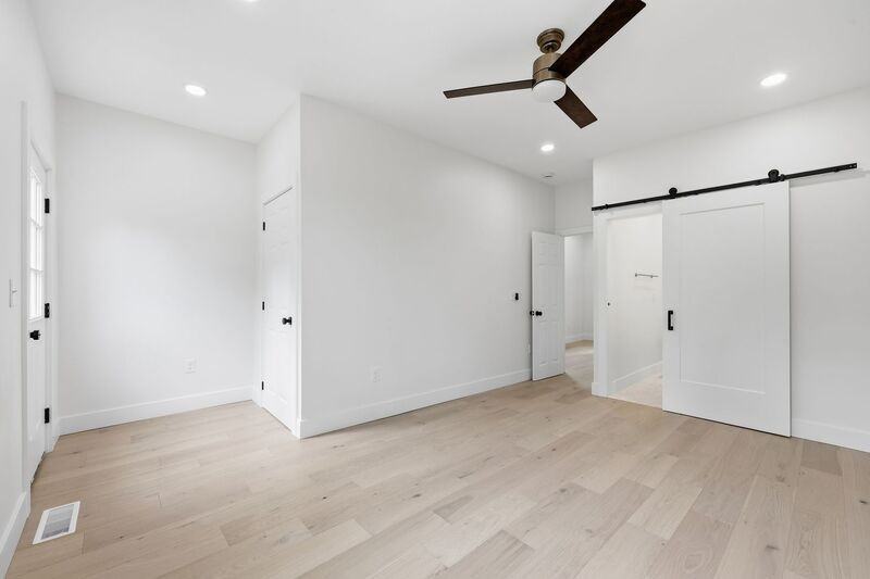 834 Oak St - Photo 4 of 17
