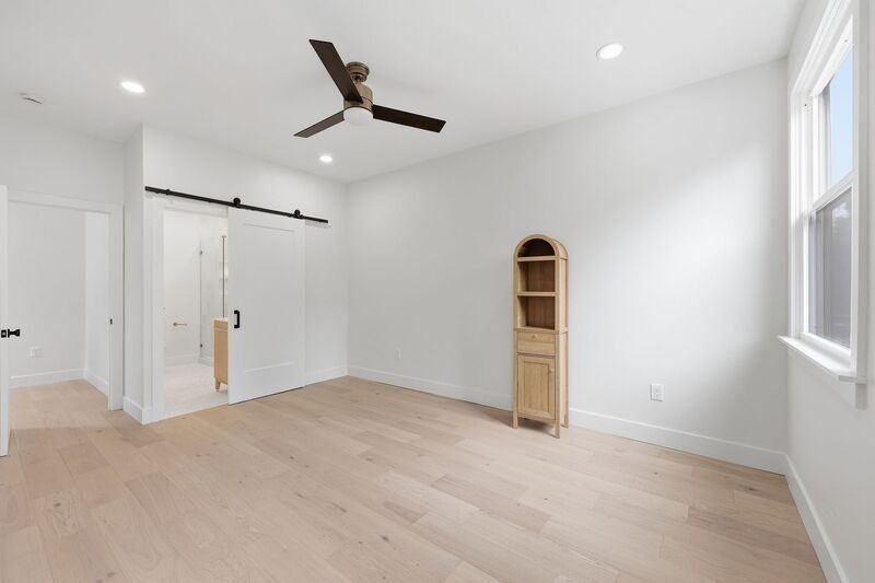 834 Oak St - Photo 5 of 17