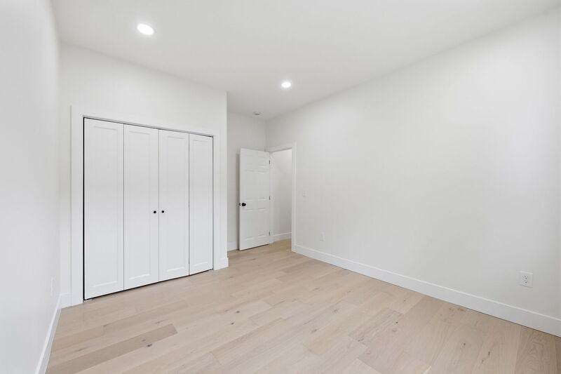 834 Oak St - Photo 7 of 17
