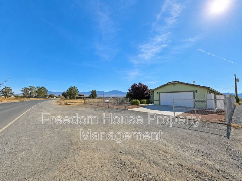 3066 Mount Charleston Dr - Photo 3 of 50