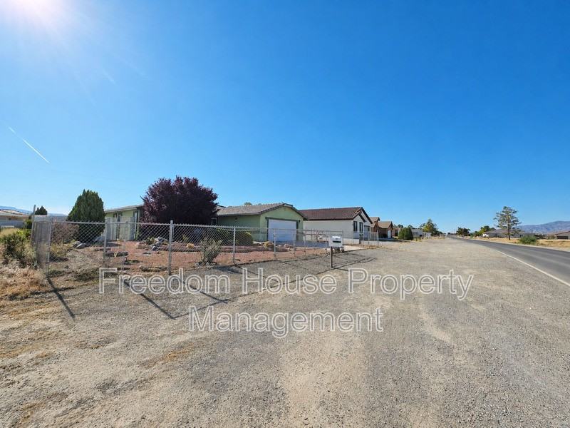 3066 Mount Charleston Dr - Photo 4 of 50