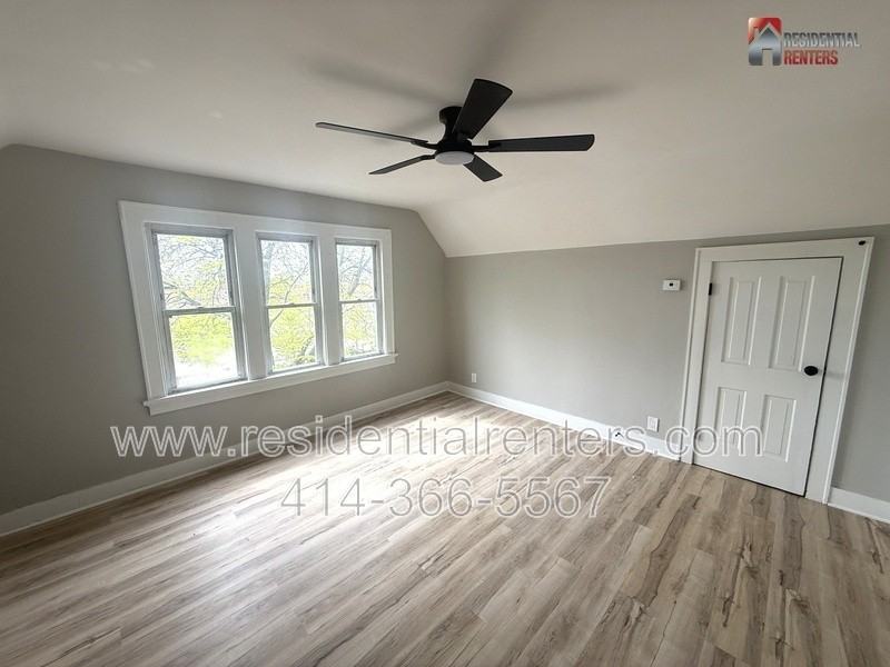 2724 N Palmer St - Photo 3 of 9
