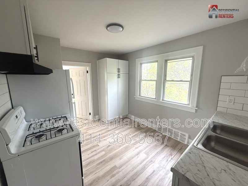 2724 N Palmer St - Photo 2 of 9