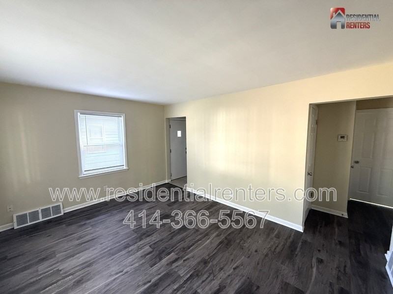 4703 N 45th St - Photo 3 of 12
