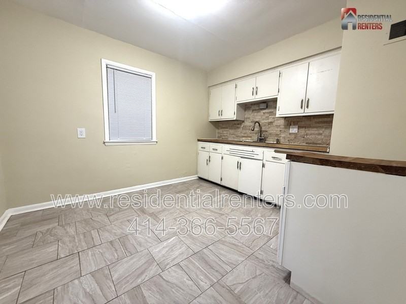 4703 N 45th St - Photo 4 of 12