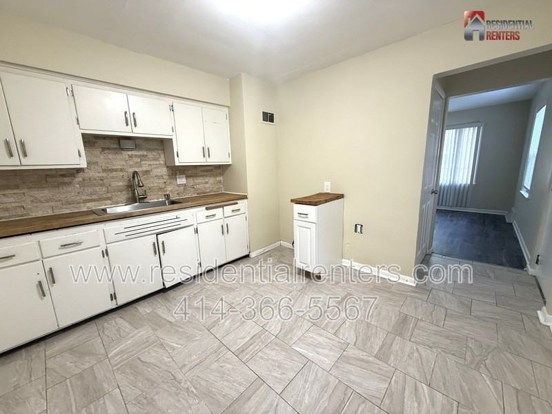 4703 N 45th St - Photo 5 of 12