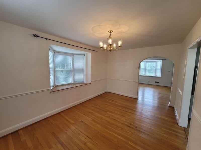 8322 Loch Raven Blvd - Photo 4 of 16