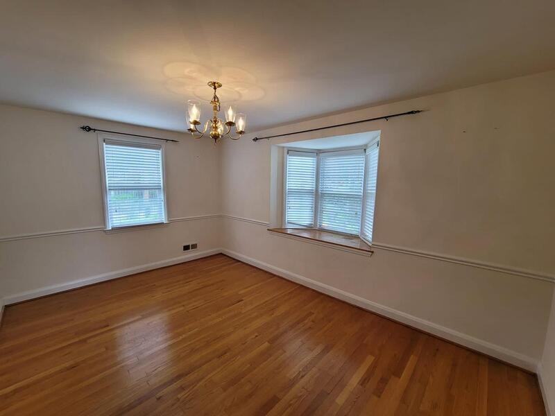 8322 Loch Raven Blvd - Photo 5 of 16