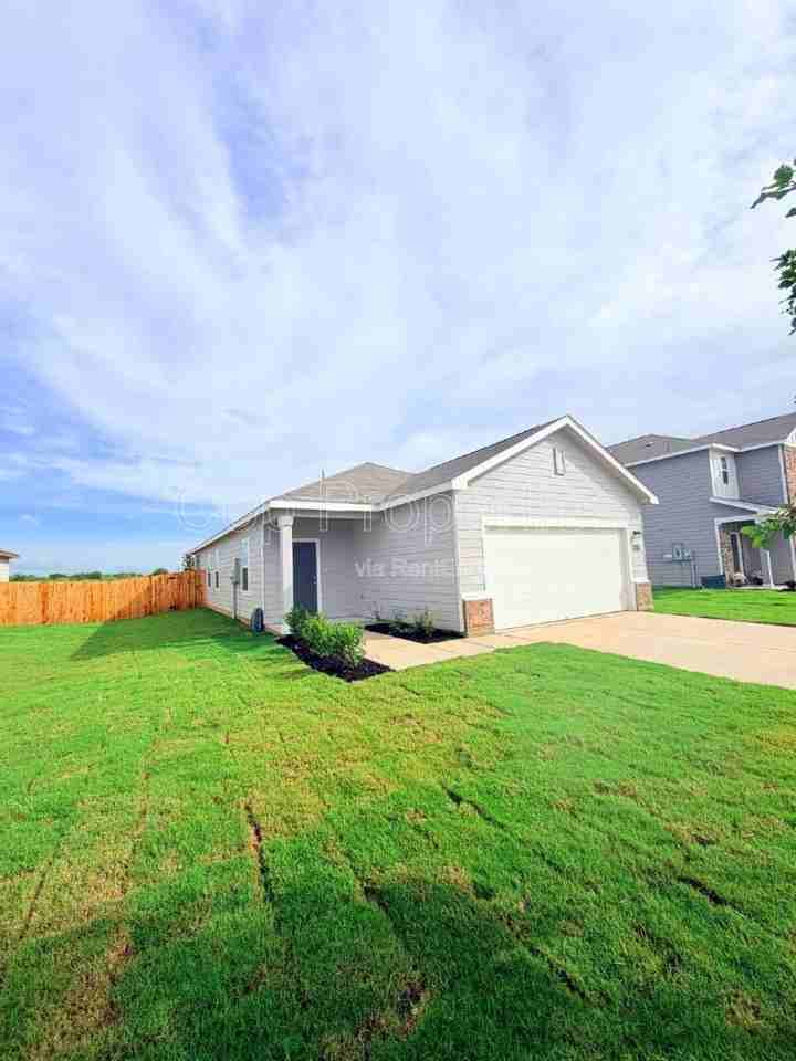10219 Pine River Dr - Photo 2 of 10