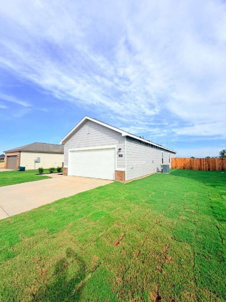 10219 Pine River Dr - Photo 3 of 10