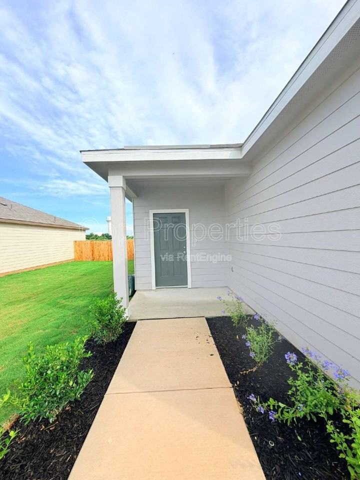 10219 Pine River Dr - Photo 4 of 10