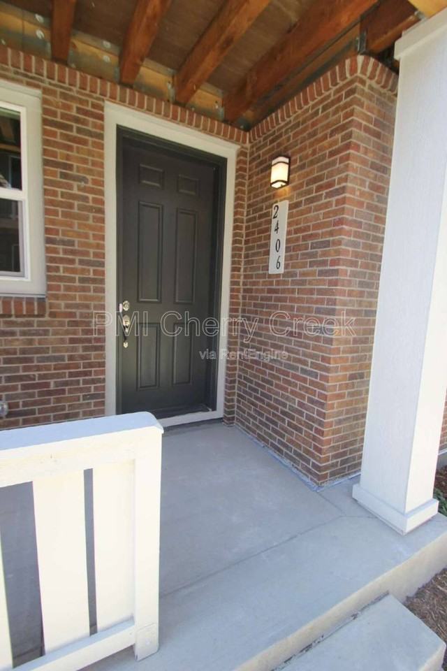 2406 S Troy Ct - Photo 2 of 10