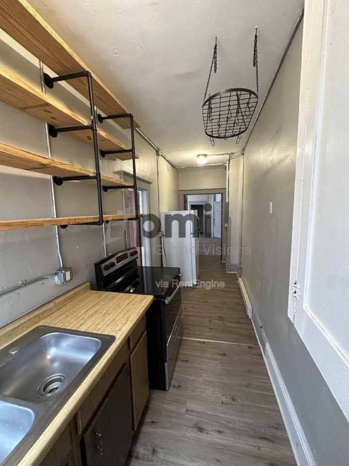 601 1 2 Monroe Ave #27 - Photo 2 of 9