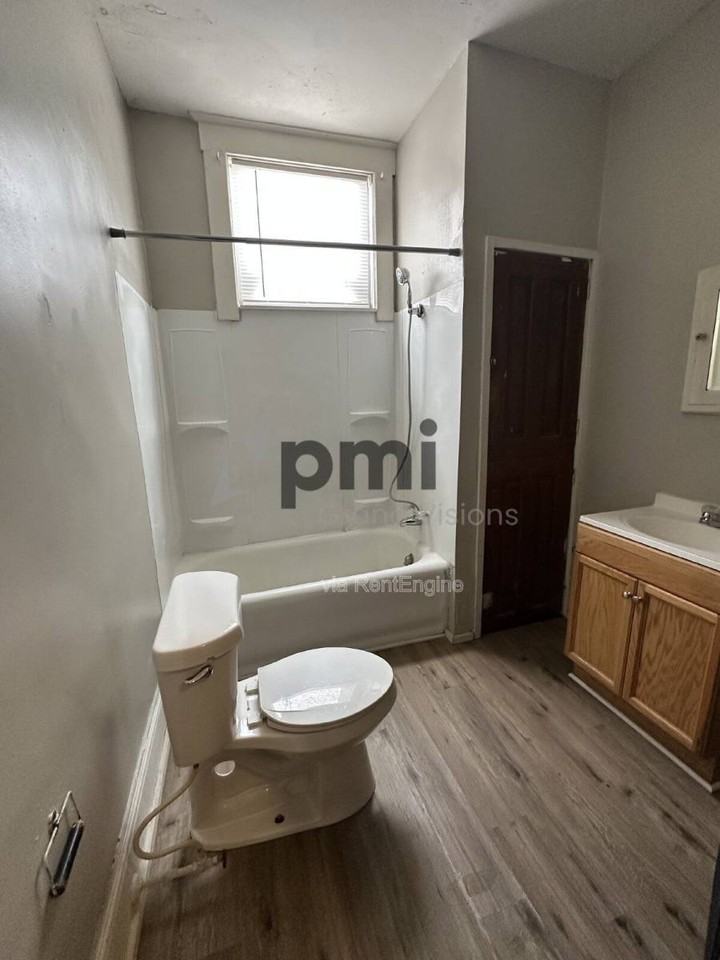 601 1 2 Monroe Ave #27 - Photo 3 of 9