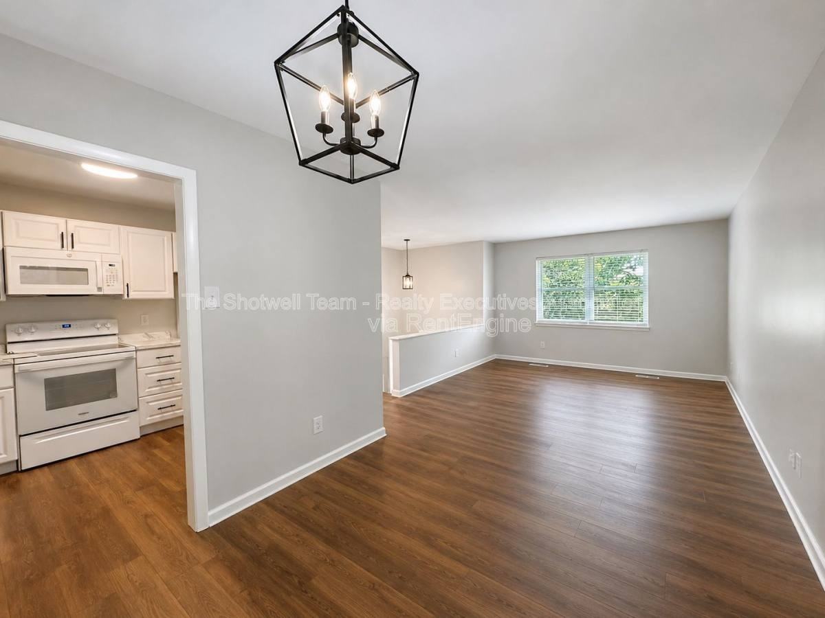 6814 Trousdale Rd - Photo 3 of 10