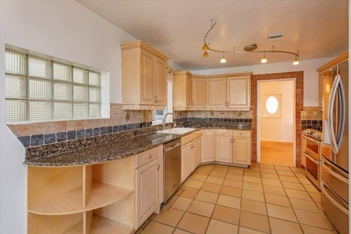 2916 Westchester Ave - Photo 2 of 10