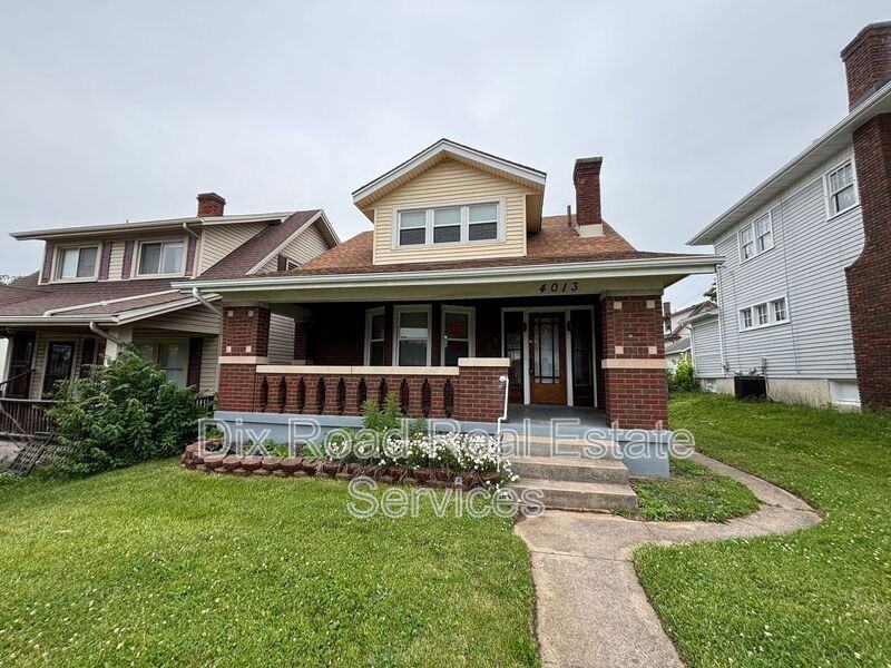 4013 E 3rd St - Photo 3 of 27