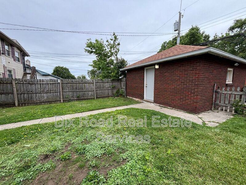 4013 E 3rd St - Photo 5 of 27