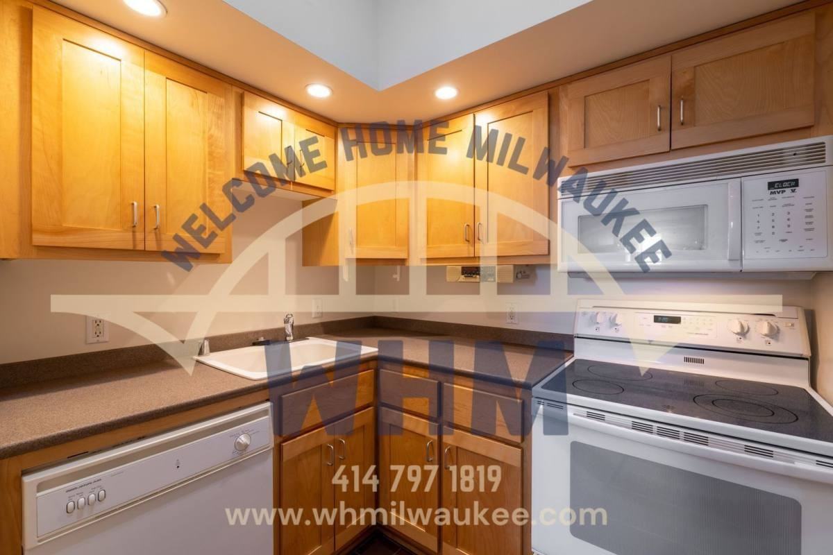 904 E Pearson St #314 - Photo 7 of 10