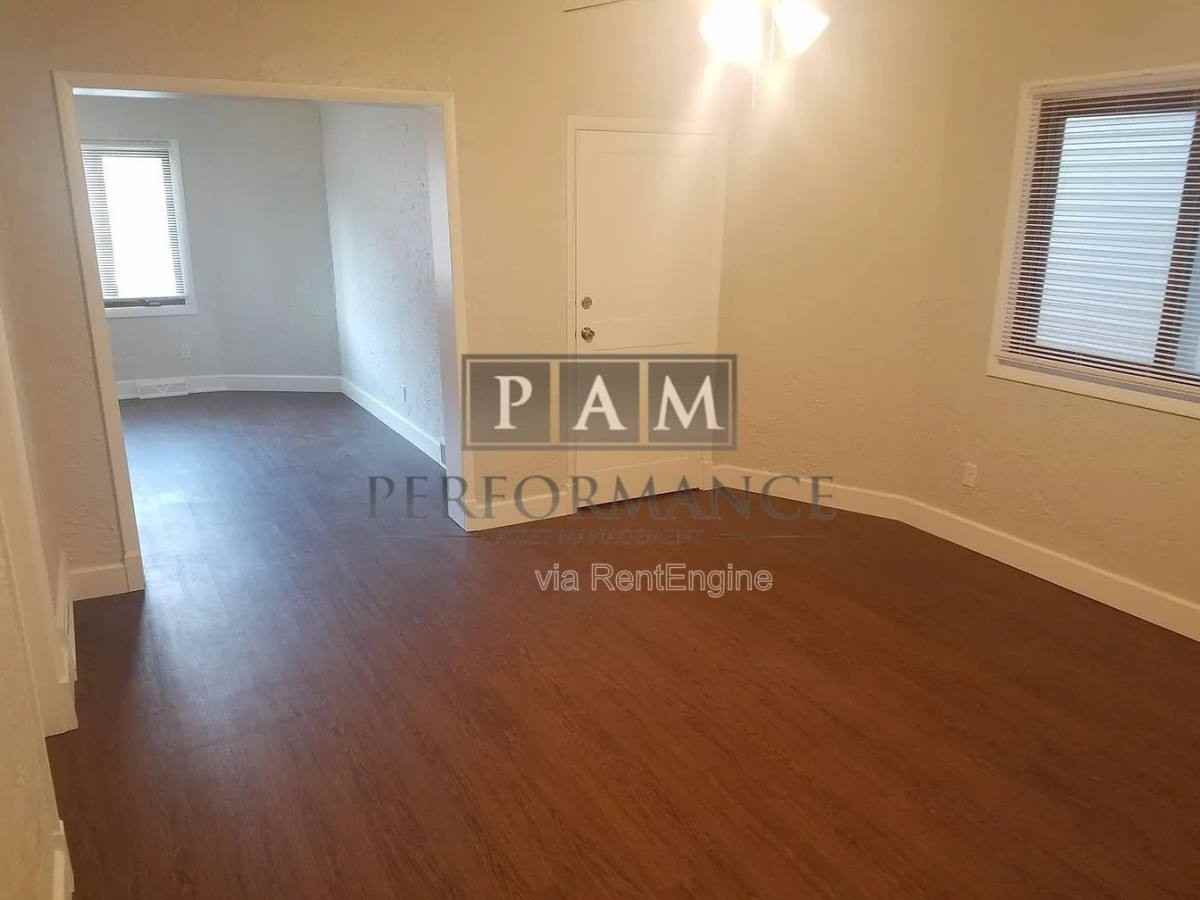 313 E Lincoln Ave - Photo 2 of 10