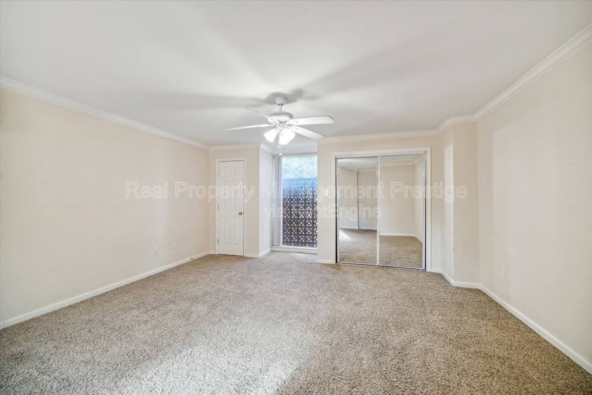 1522 Yale St #23 - Photo 3 of 10