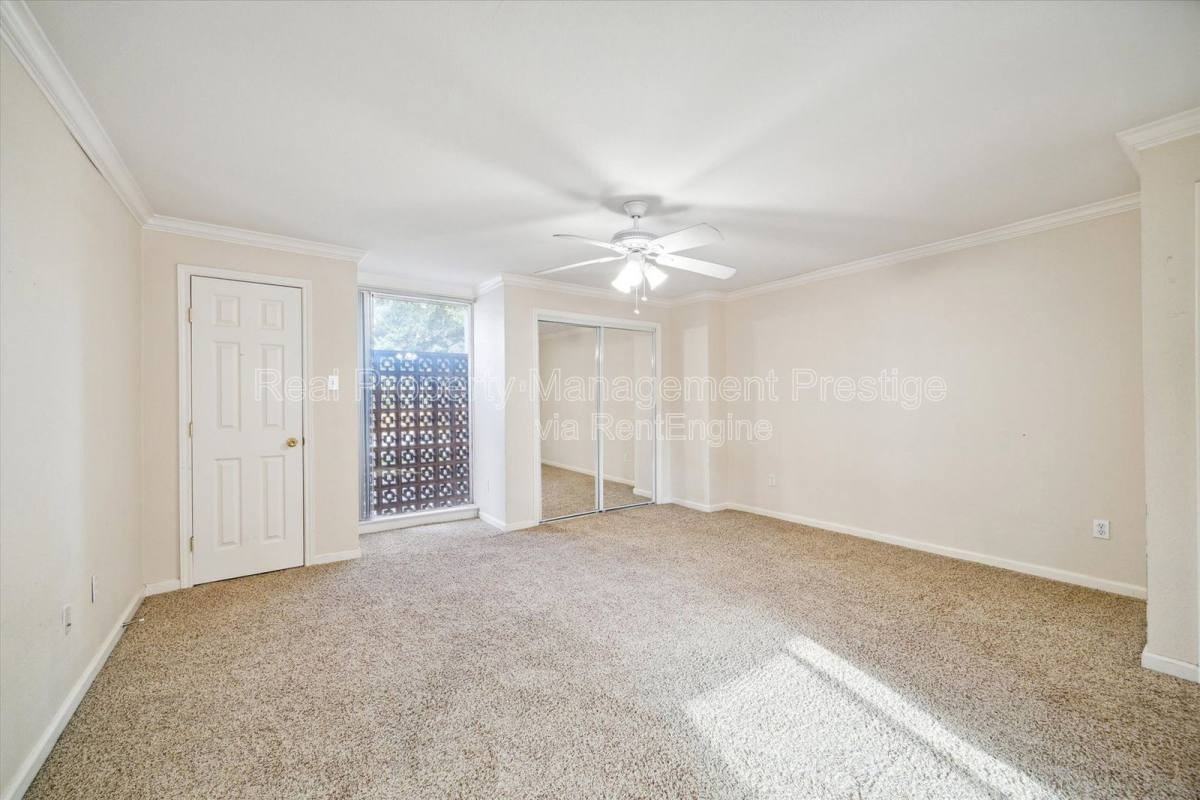 1522 Yale St #23 - Photo 4 of 10