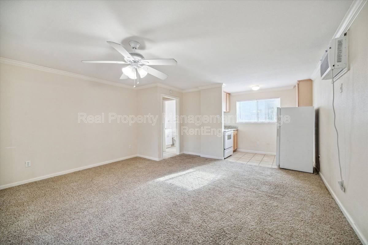 1522 Yale St #23 - Photo 5 of 10