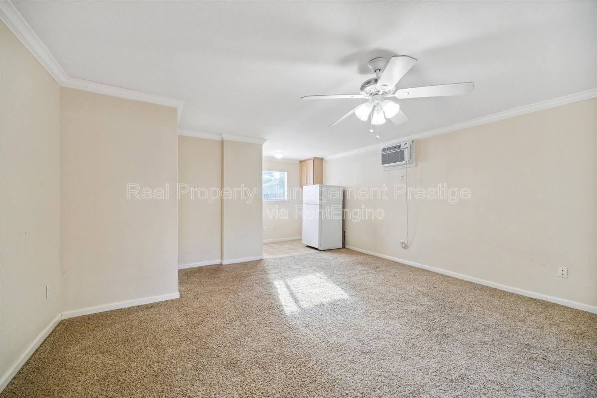 1522 Yale St #23 - Photo 6 of 10