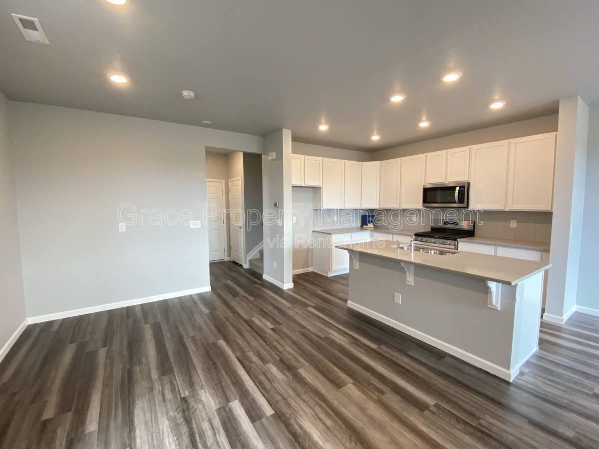 191 Ambrose St - Photo 2 of 10
