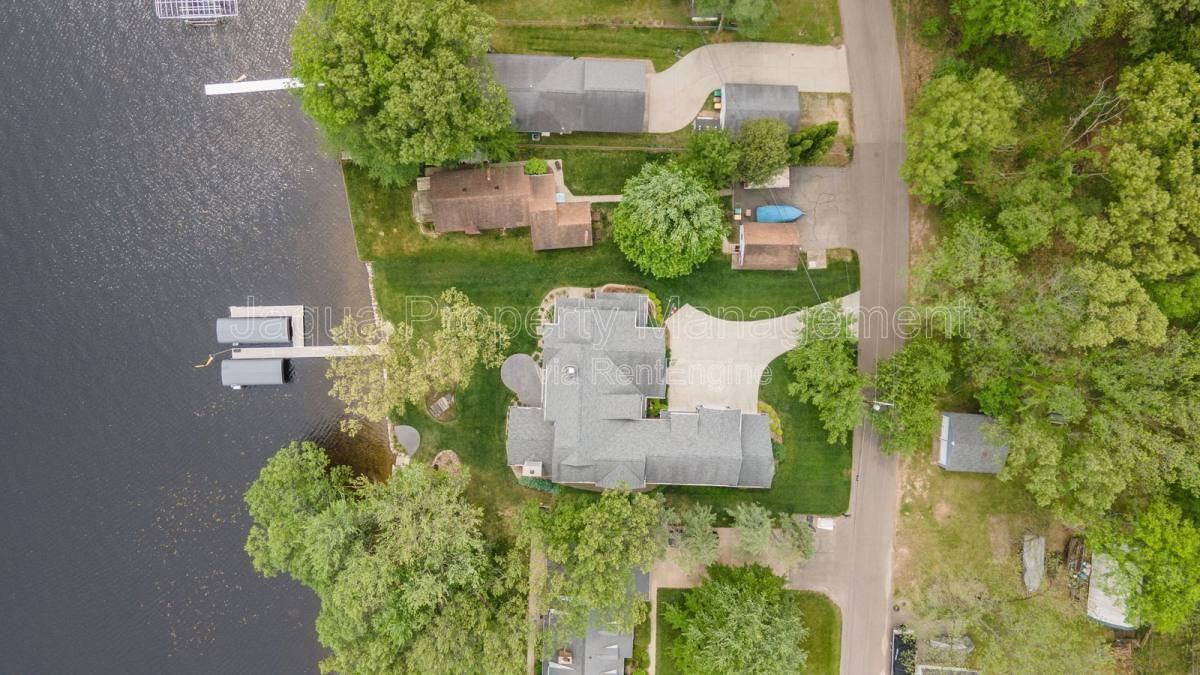 9107 W End Dr - Photo 2 of 10