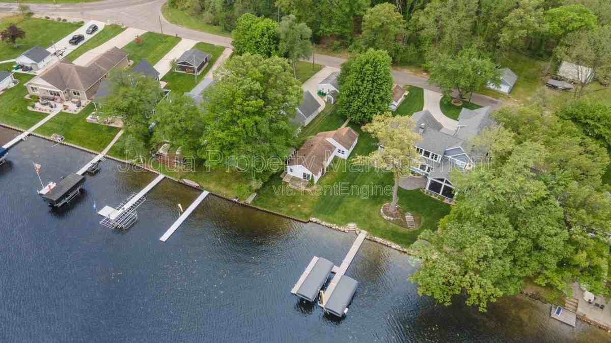 9107 W End Dr - Photo 3 of 10