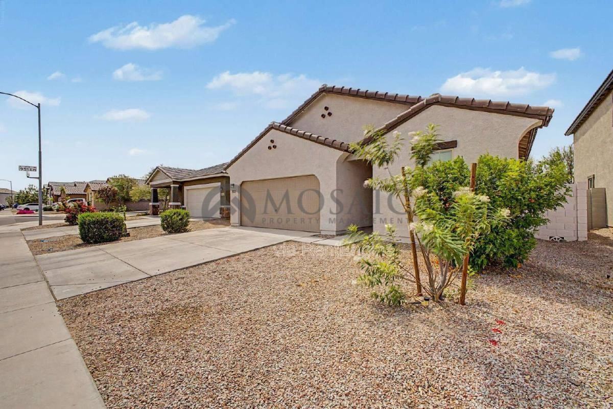 9553 W Agora Ln - Photo 3 of 10