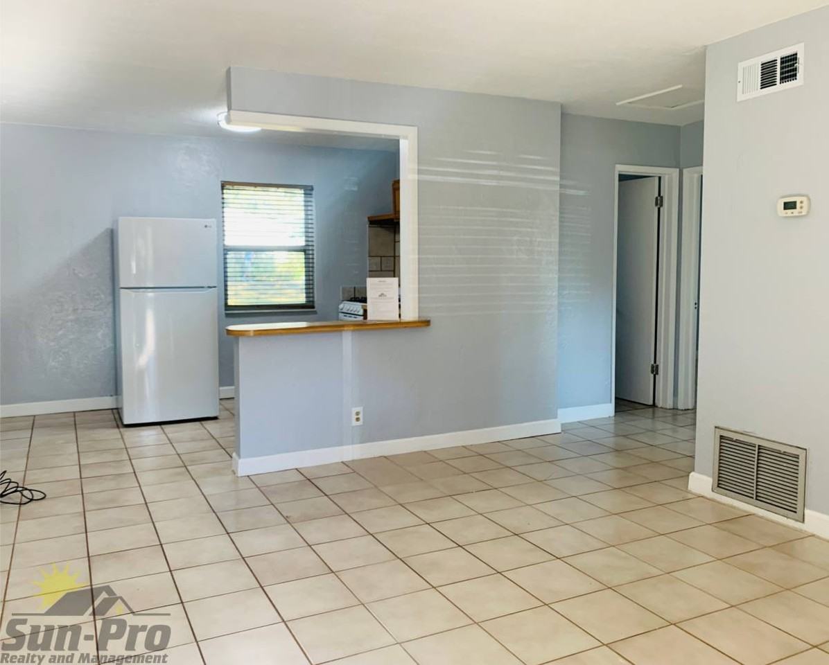 3307 Saxon Dr - Photo 2 of 10