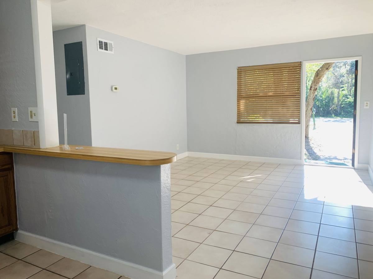 3307 Saxon Dr - Photo 3 of 10