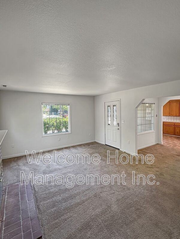 3310 Geneva St - Photo 2 of 11