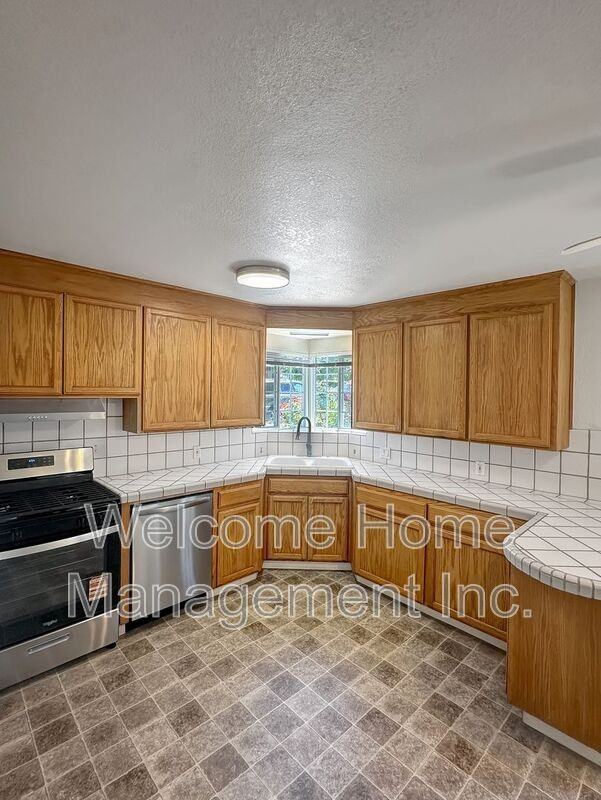 3310 Geneva St - Photo 4 of 11