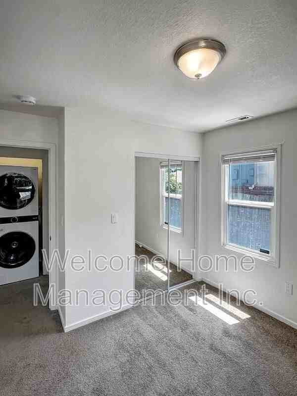 3310 Geneva St - Photo 7 of 11
