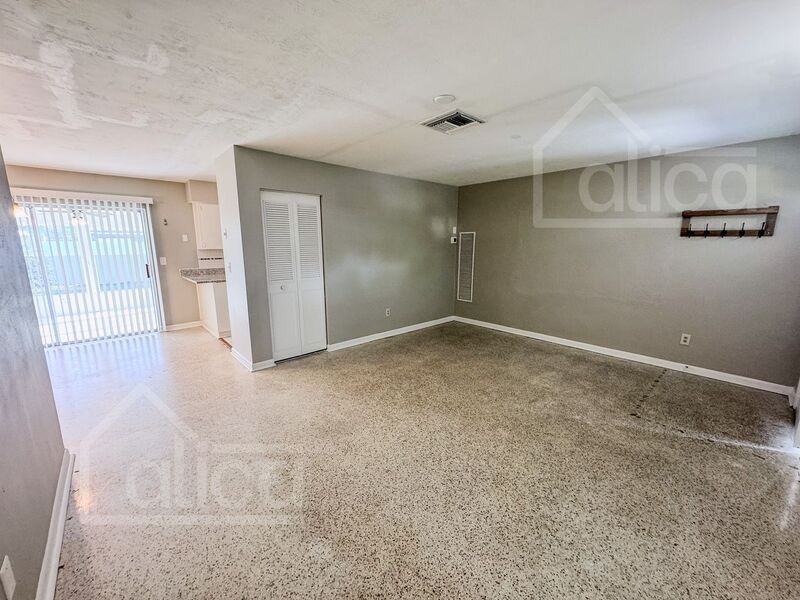 7176 Lockwood St - Photo 4 of 24