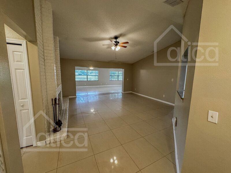 17633 Meadowbridge Dr - Photo 2 of 18