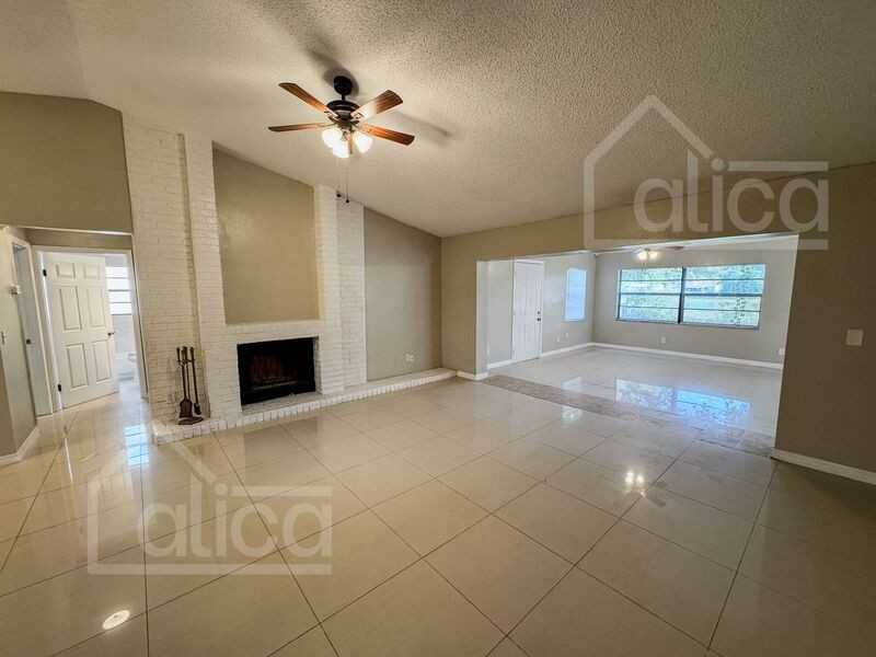 17633 Meadowbridge Dr - Photo 3 of 18