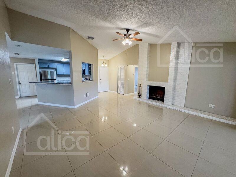 17633 Meadowbridge Dr - Photo 4 of 18