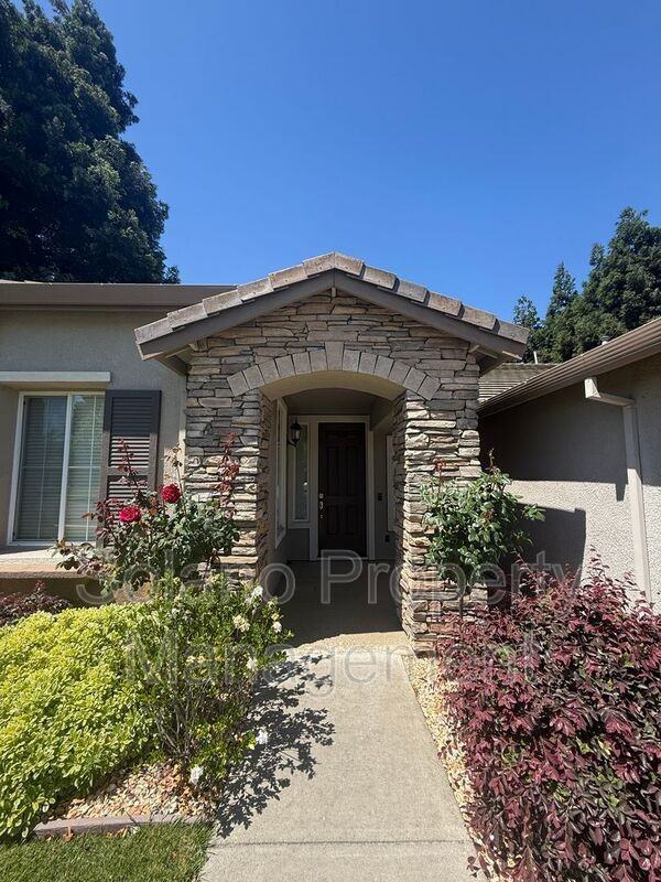 661 Vintage Valley Dr - Photo 2 of 21