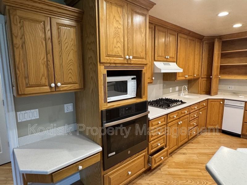 1673 E Webb Way - Photo 4 of 24