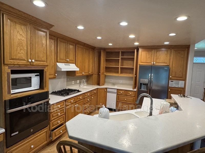1673 E Webb Way - Photo 6 of 24